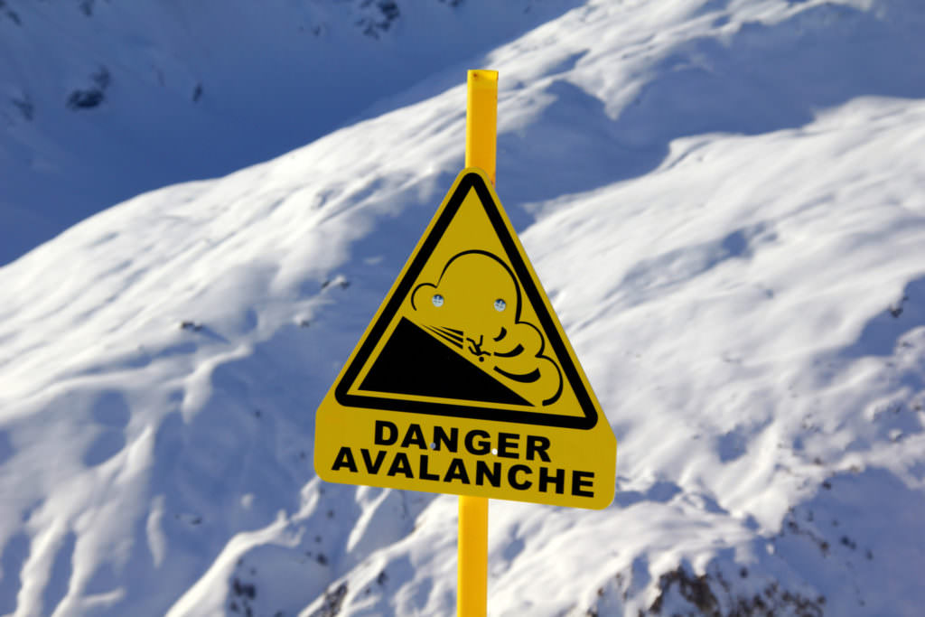 Синоптики попереджають про III рівень сніголавинної небезпеки на Закарпатті