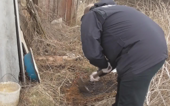 Горе-матір живцем закопала новонароджене немовля (ВІДЕО)