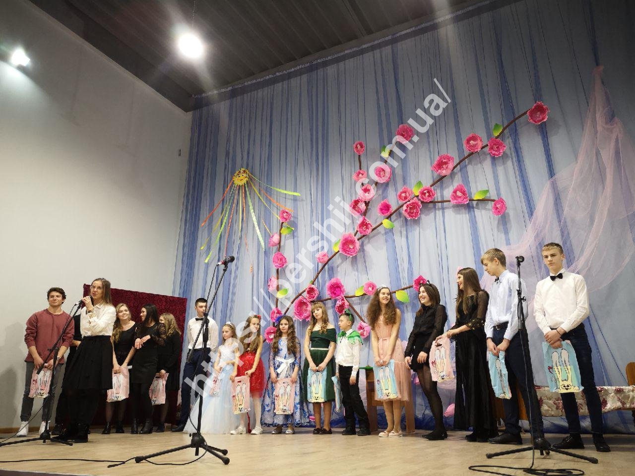 У Мукачеві відбувся звітний концерт студії лінгвістики Інгрід Туріс (ФОТО)