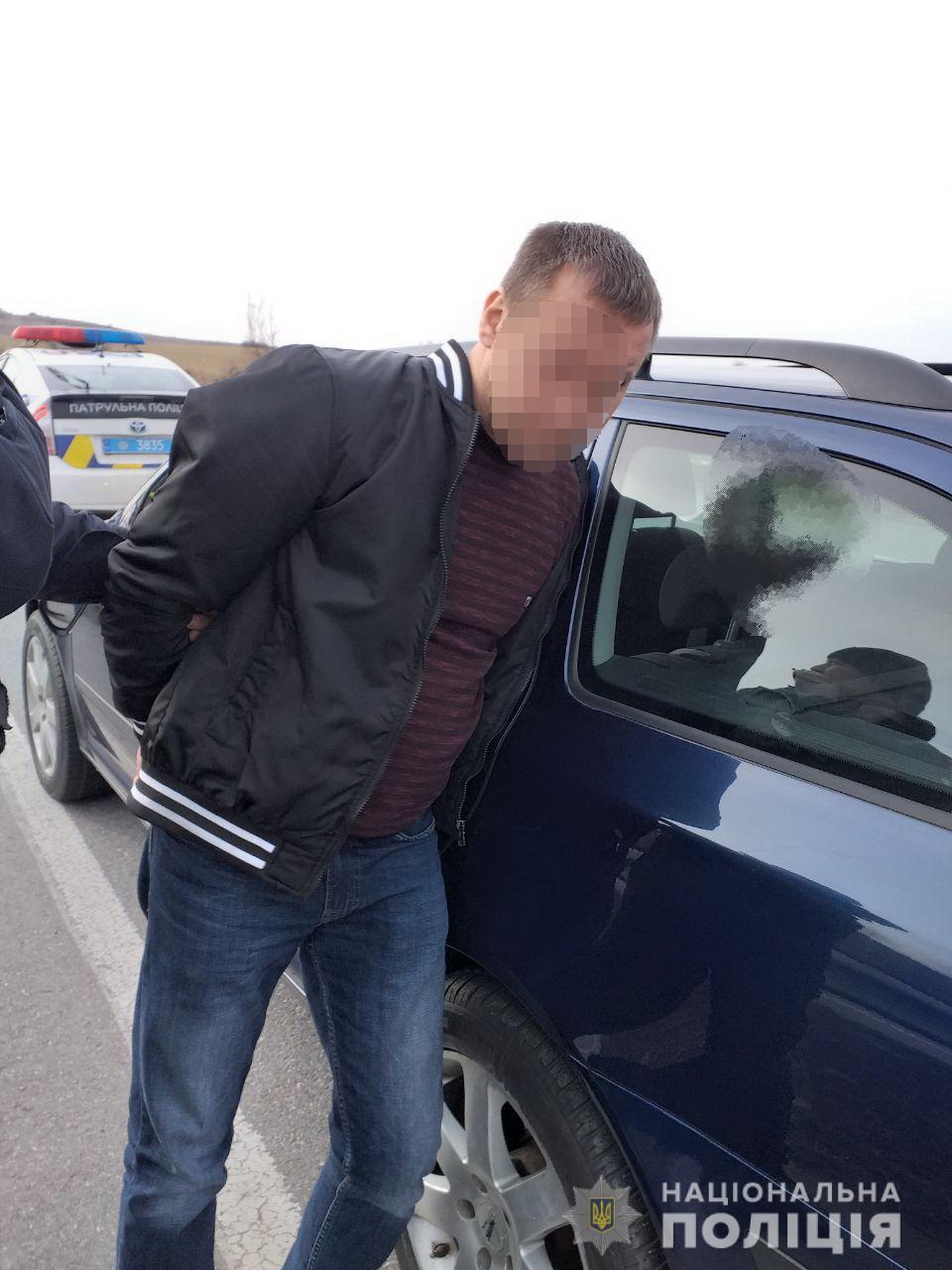 Правоохоронцям вдалося затримати водія з Ужгорода, якого звинувачують у наїзді на жінку (ФОТО)