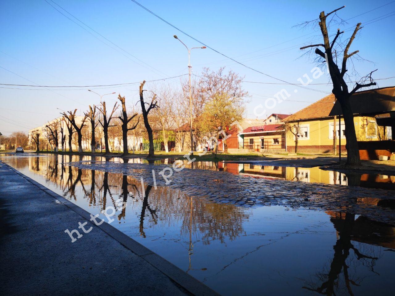 Один із мікрорайонів Мукачева потопає у воді (ВІДЕО, ФОТО)