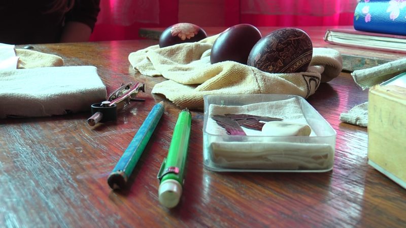 Від писачка до леза: технології створення писанок від майстринь Закарпаття (ВІДЕО)
