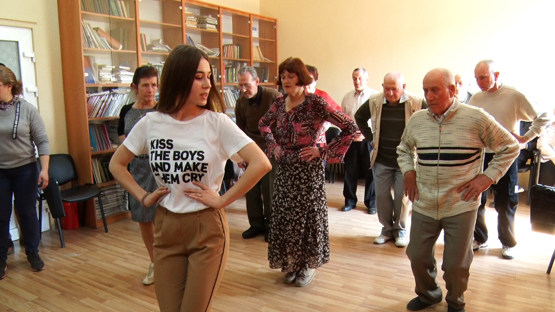 До всесвітнього дня боротьби з недугом: в Ужгороді люди із хворобою Паркінсона лікуються танцем (ВІДЕО)