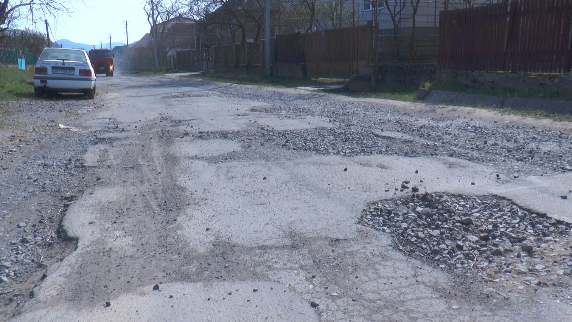 На Ужгородщині дорога чекала ремонту близько 30 років (ВІДЕО)