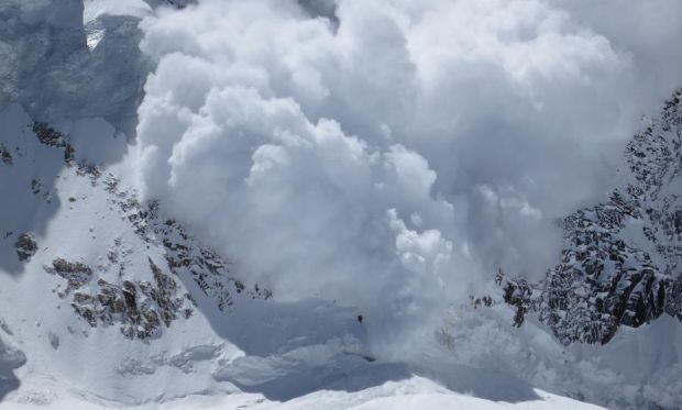 Сходження лавин: на Закарпатті зберігається небезпека