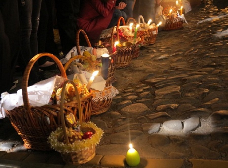 Де та коли у Мукачеві проводитимуть Великодні богослужіння та освячувати паски? (ГРАФІК)