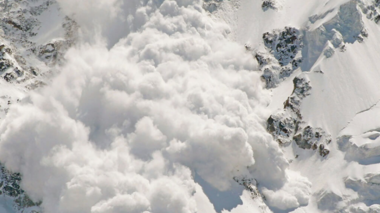 В Закарпатській області зберігається значна сніголавинна небезпека (3 рівень)