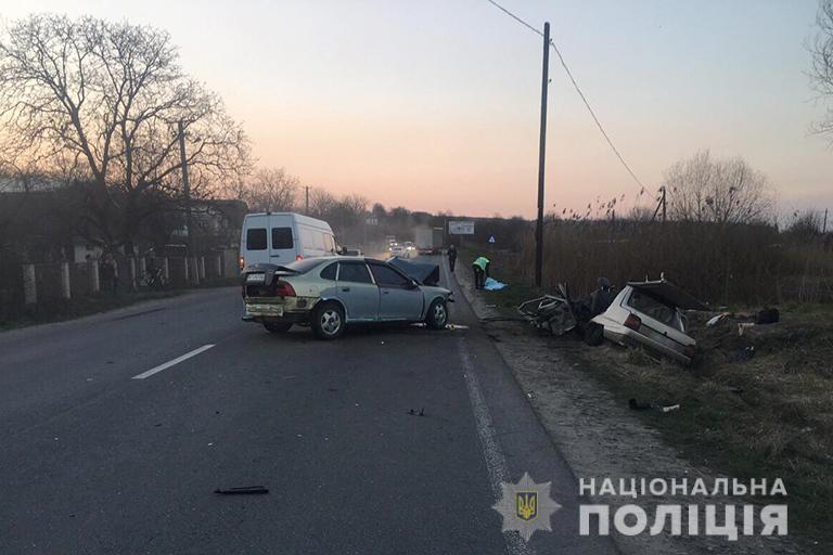 На дорозі “Мукачево-Львів” смертельна ДТП: загинула 26-річна пасажирка (ФОТО)