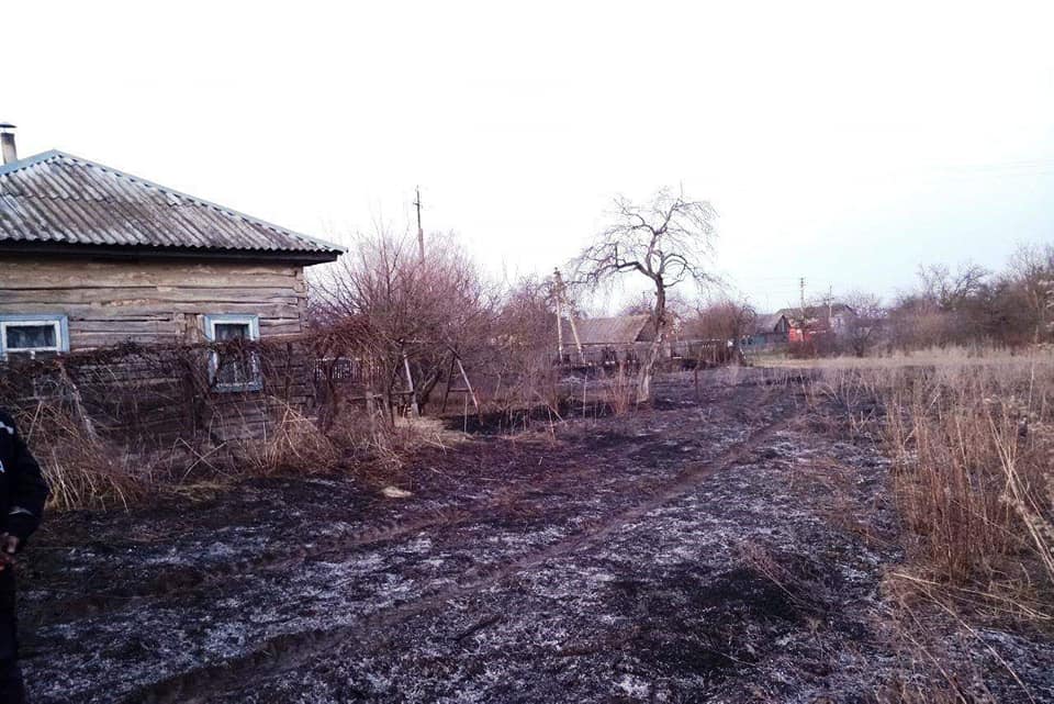 Жорстоке побиття вогнеборців під час гасіння пожежі (ФОТО)