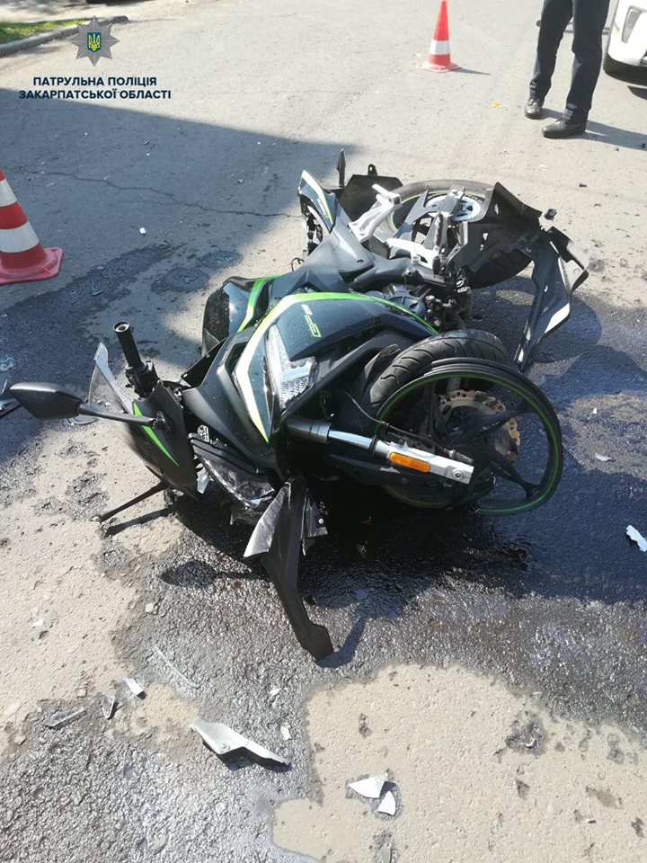 За останню добу закарпатські патрульні зафіксували дві автопригоди за участі мотоциклістів (ФОТО)