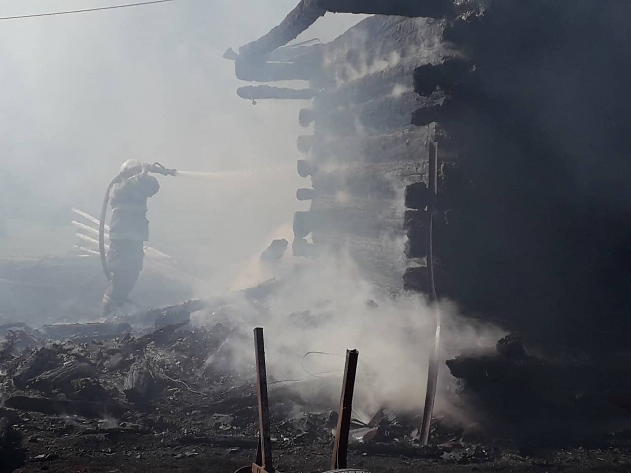 Масштабна пожежа на Міжгірщині: вогнеборці надали подробиці трагедії (ФОТО)