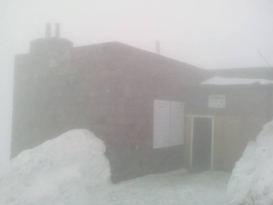На горі Піп Іван туман та сніг, відимість обмежена (ФОТО)