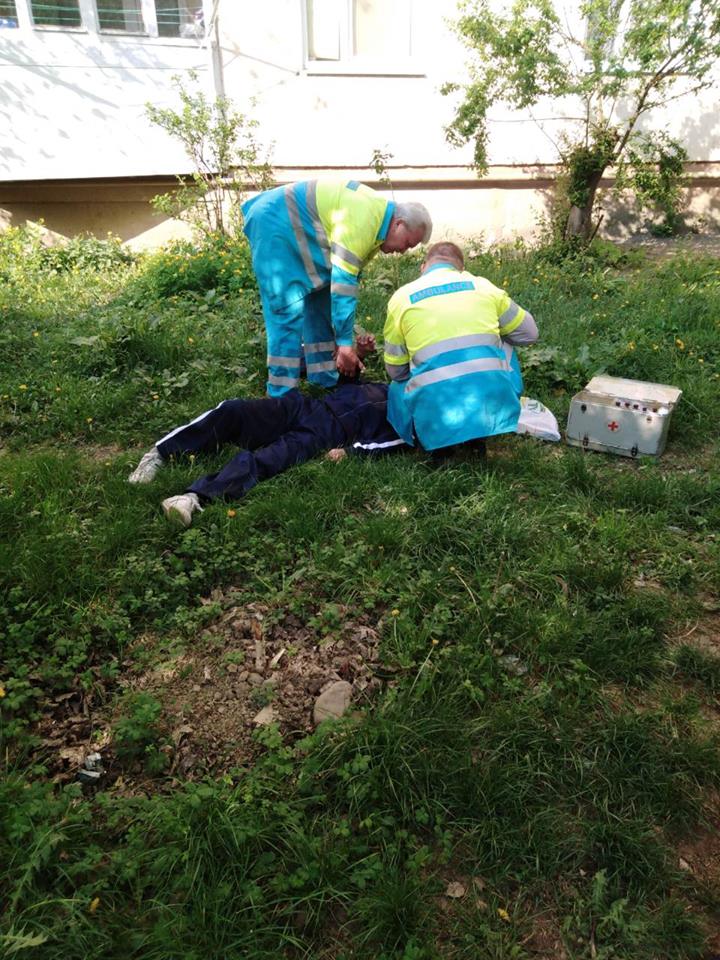 В Мукачеві інспектори виявили чоловіка без свідомості (ФОТО)