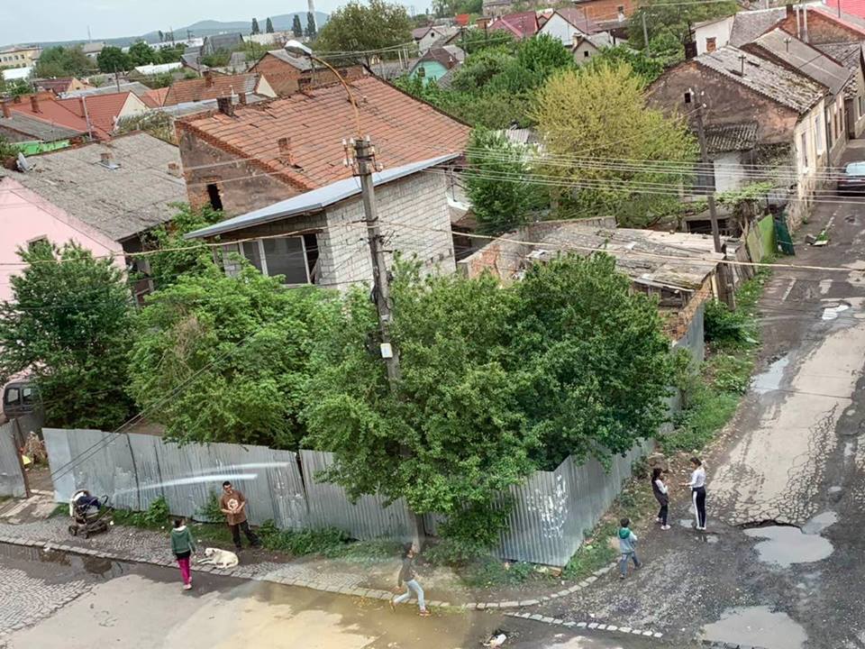 Черговий інцидент в Ужгороді: нахабству закарпатських ромів немає меж? (ФОТО, ВІДЕО)