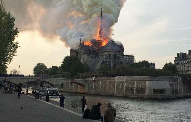 Настоятель Собору Паризької Богоматері назвав можливу причину пожежі