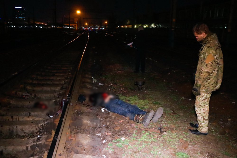 Жахлива смерть на колії: потяг відрізав голову чоловіку (ФОТО, ВІДЕО 18+)