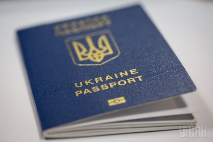 Видачу біометричних паспортів та ID-карток припинено: жоден "Паспортний сервіс" на Закарпатті не видаватиме документи