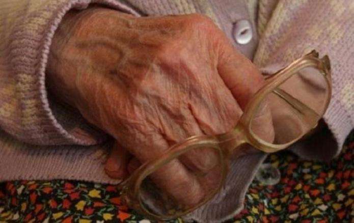 96 - річну бабусю пограбували у Мукачеві