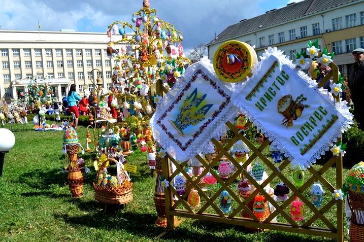 18 квітня в Ужгороді стартує традиційний Великодній фестиваль «Воскресни, писанко!» (ФОТО)