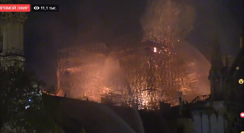 Прямий ефір з місця пожежі у Соборі Паризької Богоматері