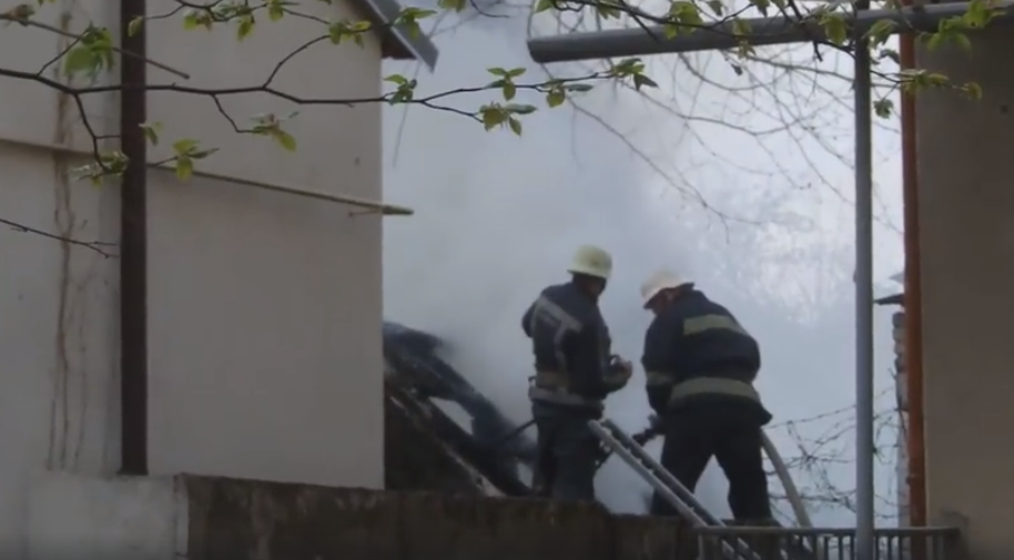 В центрі Мукачева гаряче: в мережі оприлюднили відео сьогоднішньої пожежі (ВІДЕО)