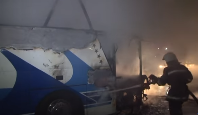 Згорів вщент: на Львівщині раптово спалахнув пасажирський автобус