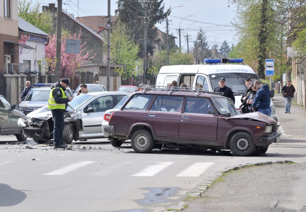 Потрійне ДТП в Ужгороді: в одній з машин перебувало двоє дітей (ФОТО)