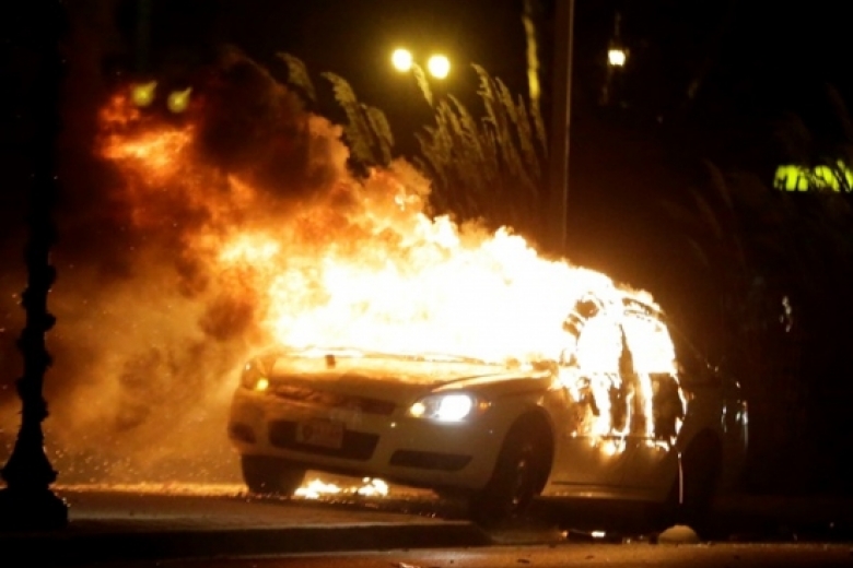 Пожежа в Ужгороді: з незрозумілих причин раптово спалахнула автівка