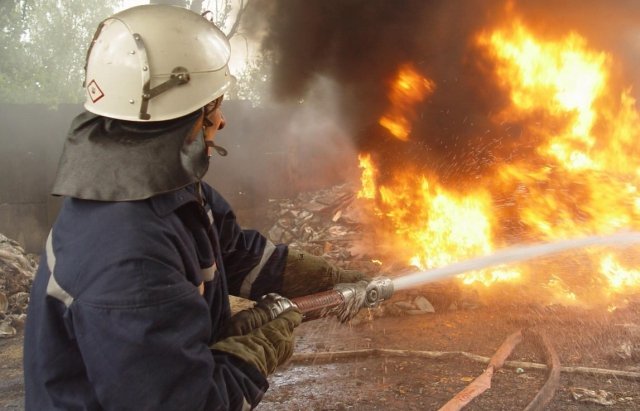 Мукачівські вогнеборці двічі гасили пожежі в надвірних спорудах