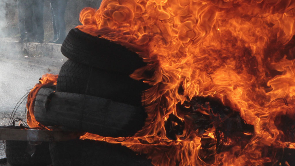 В Мукачівському районі сталася масштабна пожежа: горіли автомобільні шини