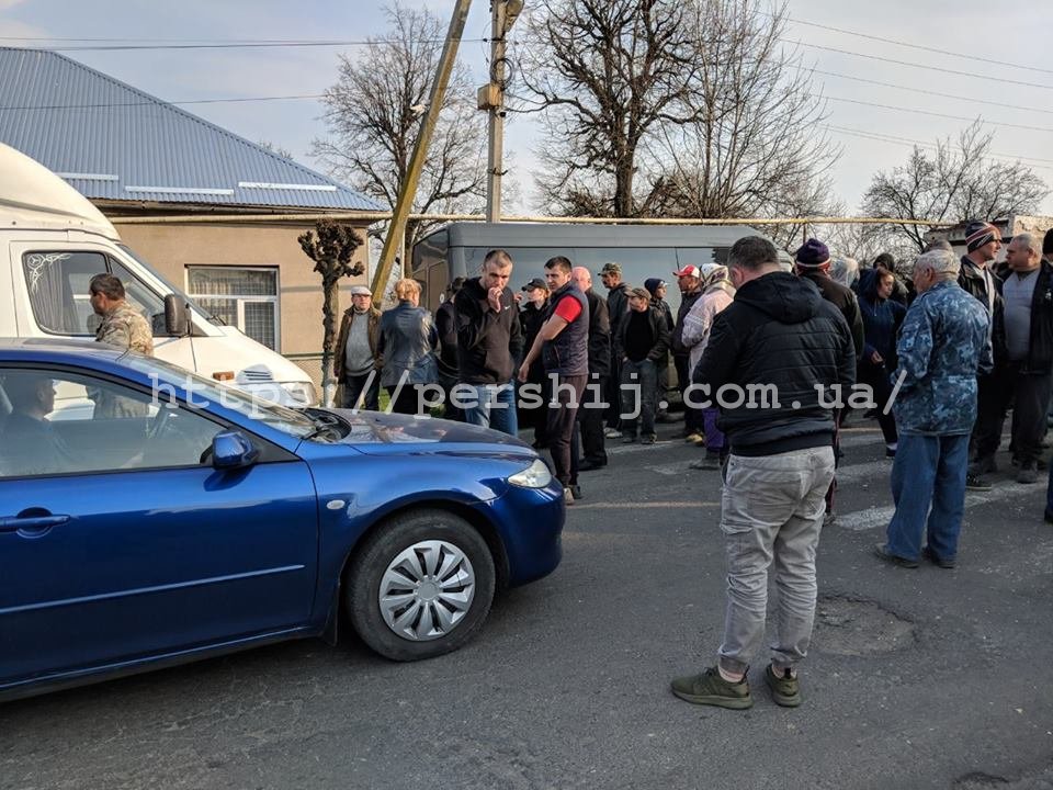 Терпець увірвався: закарпатці перекрили "прокляту" дорогу "Мукачево-Рогатин" (ФОТО,ВІДЕО)