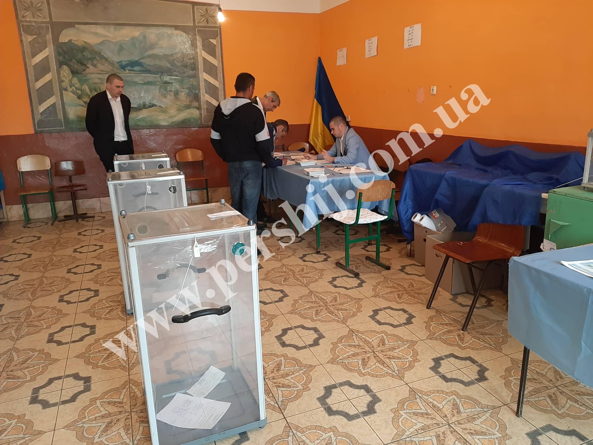 Явка мізерна: у Форноші на Мукачівшині до опівдня на дільницю прийшли всього 4.5% виборців (ФОТО)