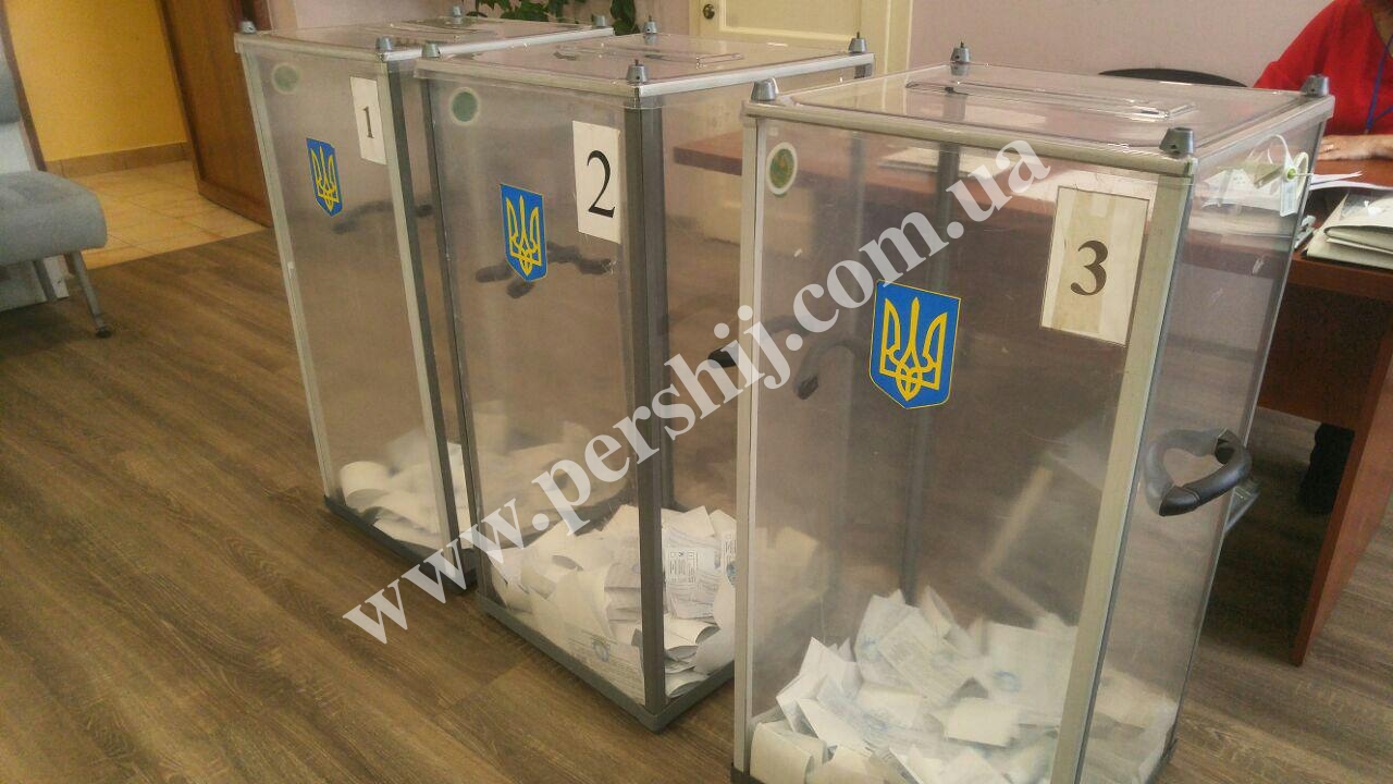 На відміну від інших міст України в першій половині дня виборчі дільниці Закарпаття пустували