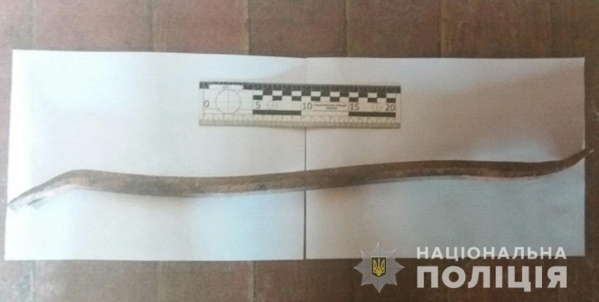 Бив металевим ломом: в Берегівську лікарню доставили чоловіка якого побив сусід