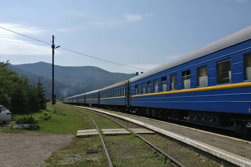 Під колесами пасажирського поїзда загинув чоловік