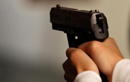 Куля потрапила чоловіку в шию: 10-класник вбив тракториста