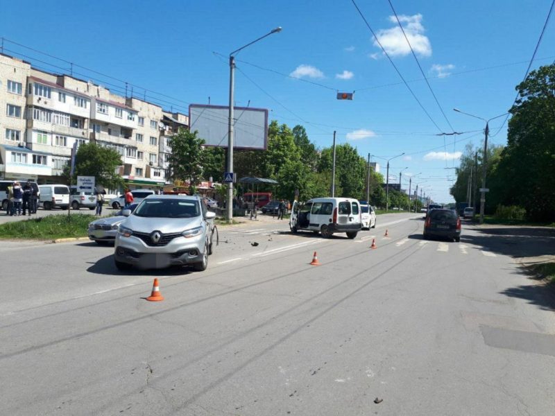 П’яний батько ледь не вбив власних дітей (фото, відео)
