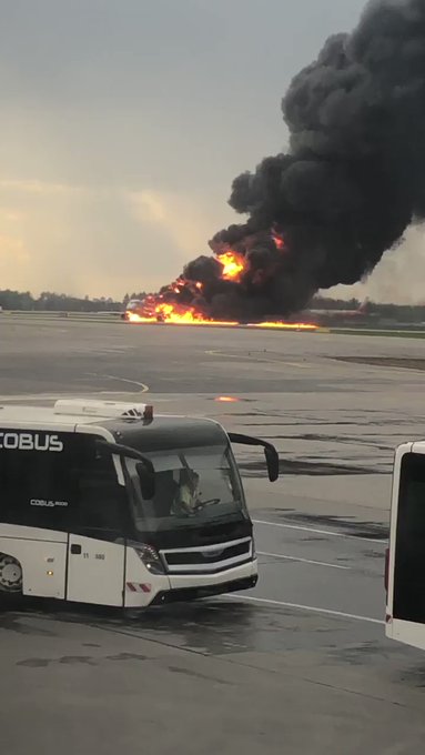 В аеропорту "Шереметьєво" загорівся літак (ВІДЕО)