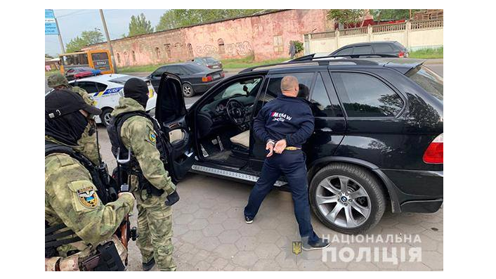 Затримали на гарячому: 42-х річний закарпатець організував банду наркоторговців на Одещині