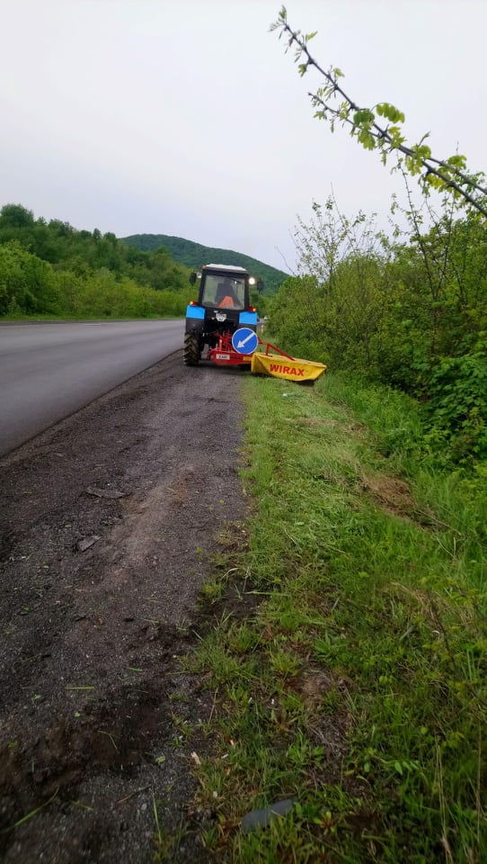 На Закарпатті масово встановлюють нові дорожні знаки та оновлюють розмітку (ФОТО)