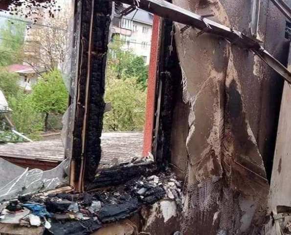 Закарпатці збирають кошти для трьох родин, будинки яких згоріли на Рахівщині (ФОТО)