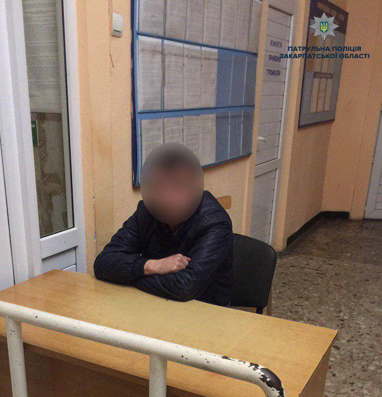 На вокзалі в Мукачеві орудують грабіжники: поліцейським вдалося затримати ймовірного злочинця (ФОТО)