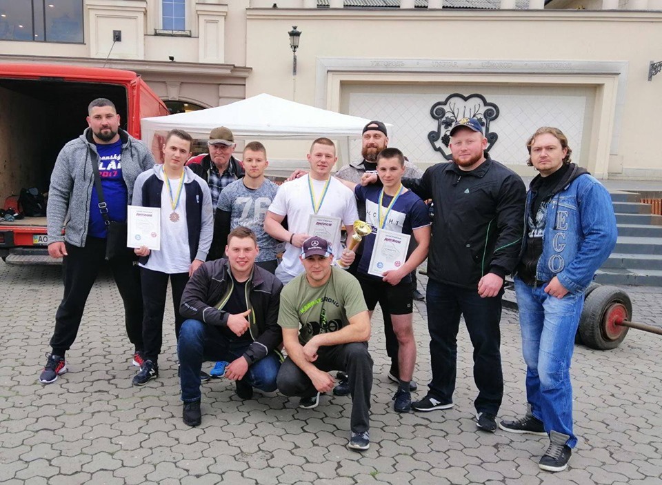 «Юніор стронгмен 2019»: в Ужгороді змагалися молоді силачі