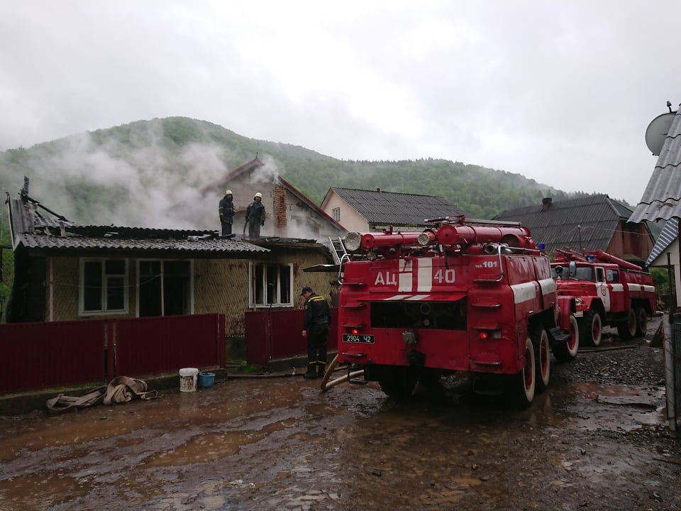 Міжгірські рятувальники ліквідували пожежу у житловому будинку (ФОТО)
