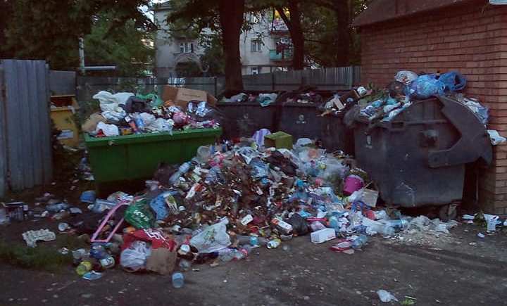 У Чопі припинили вивозити сміття? (ФОТО)