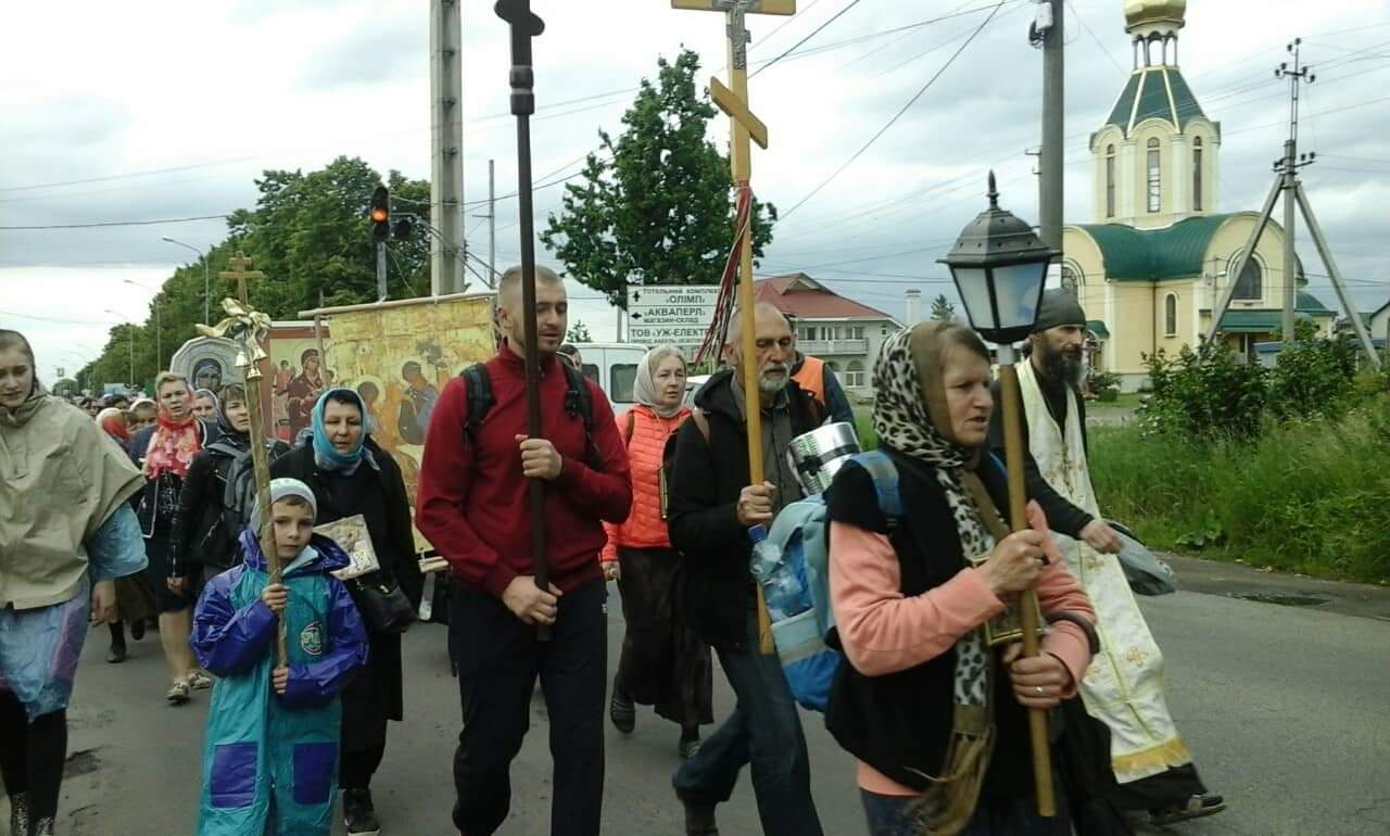 Хресний хід вірян вирушив з Ужгорода до Мукачева (ФОТО)