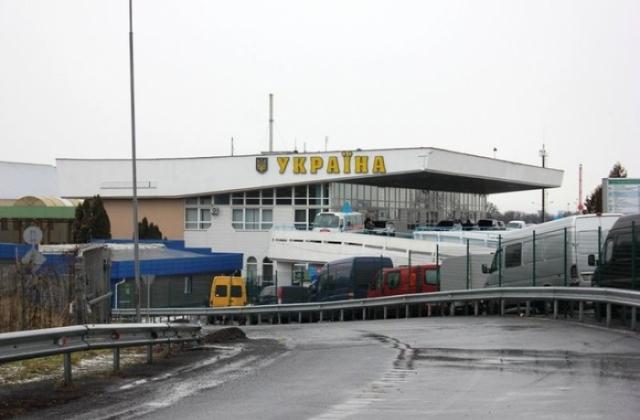 В одному з пунктів пропуску з Угорщиною на Закарпатті утворилась черга