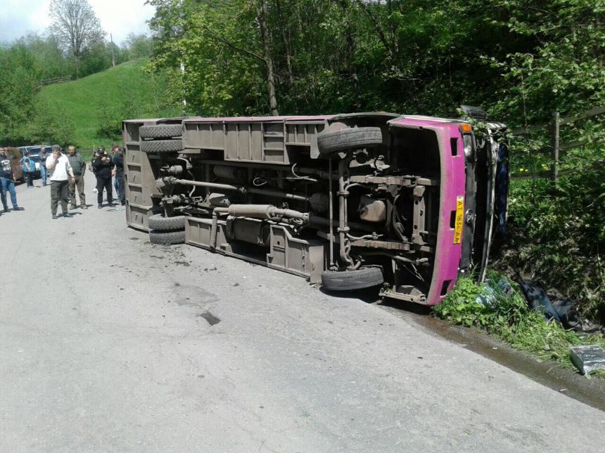 На Закарпатті перекинувся рейсовий автобус: є загиблі та постраждалі (ФОТО)