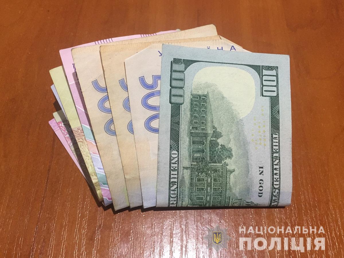 У Іршаві жінка викрала 200 доларів з будинку місцевого жителя