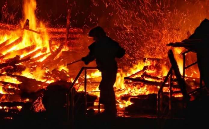 На Тячівщині у Солотвині вирував вогонь